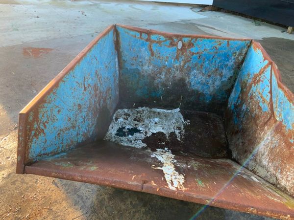 CONQUIP RUBBISH TIPPING SKIP........3780a. 331006793