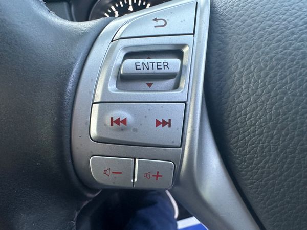 Nissan Qashqai SV Premium petrol 332307144
