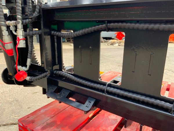 72" SKID STEER DUNG GRAB / GRAPPLE.........173w. 344121051