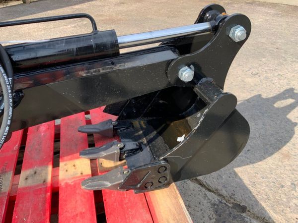 SKID STEER BACK ACTOR ATTACHMENT........166w. 344163836