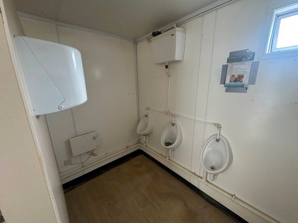 16 X 9 TOILET BLOCK UNIT.......815P 344313648
