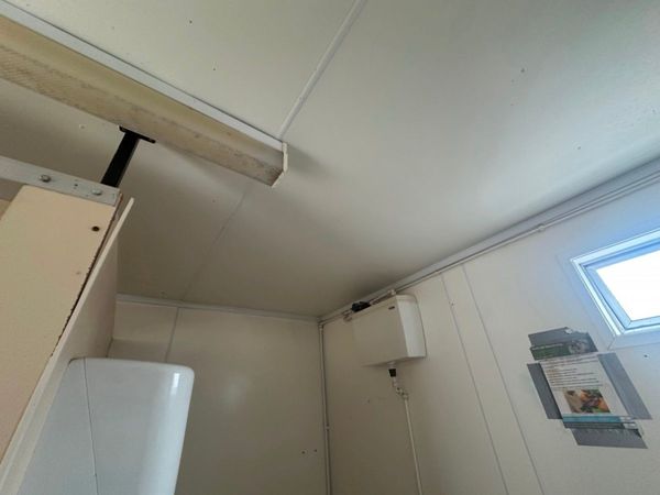 16 X 9 TOILET BLOCK UNIT.......815P 344313649