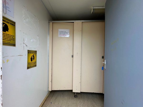 16 X 9 TOILET BLOCK UNIT.......815P 344313640