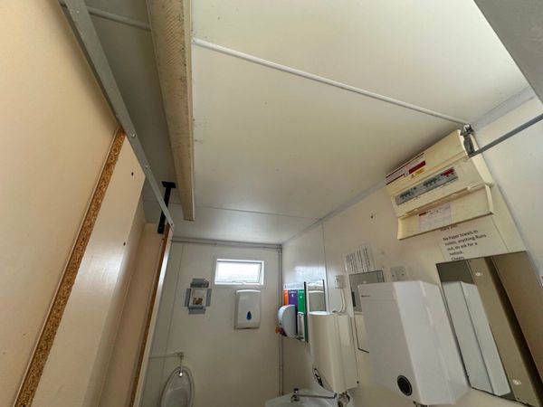 16 X 9 TOILET BLOCK UNIT.......815P 344313643
