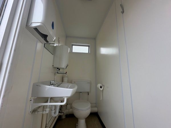 16 X 9 TOILET BLOCK UNIT.......815P 344313658