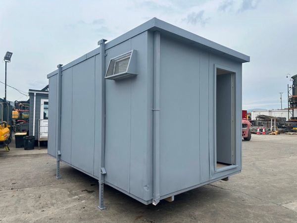 16 X 9 TOILET BLOCK UNIT.......815P 344313659