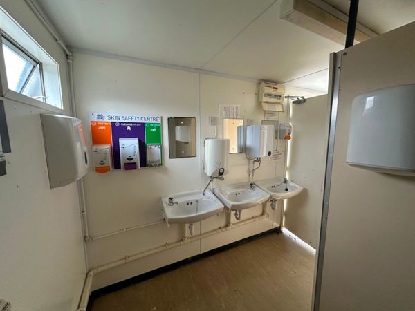 16 X 9 TOILET BLOCK UNIT.......815P 344313650