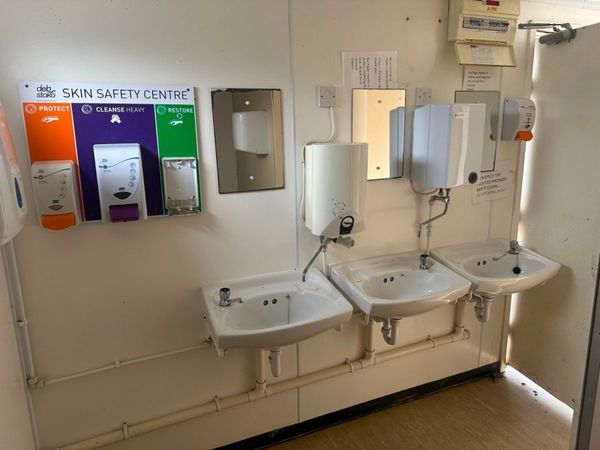 16 X 9 TOILET BLOCK UNIT.......815P 344313651