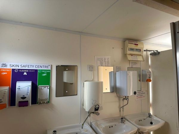 16 X 9 TOILET BLOCK UNIT.......815P 344313652