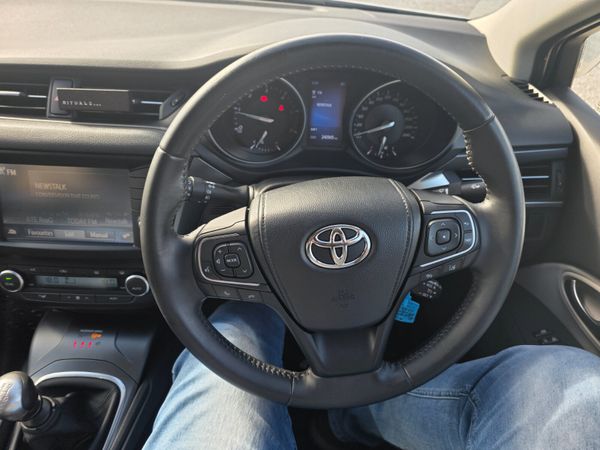 Toyota Avensis 2017 344966925