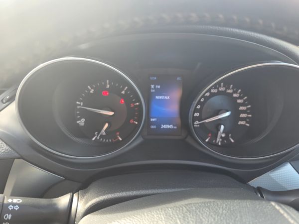 Toyota Avensis 2017 344966941
