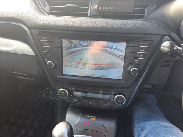 Toyota Avensis 2017 344966943
