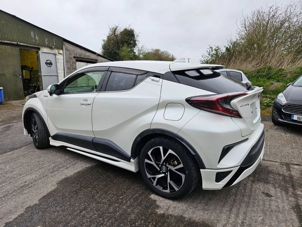 Toyota CHR 2017 1.8 hybrid Sol model 345381960