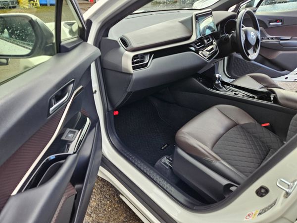 Toyota CHR 2017 1.8 hybrid Sol model 345616606