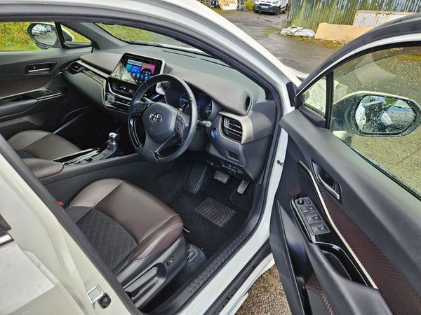 Toyota CHR 2017 1.8 hybrid Sol model 345616628