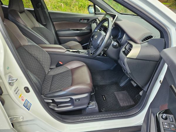 Toyota CHR 2017 1.8 hybrid Sol model 345616630