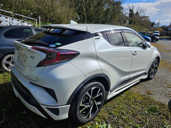 Toyota CHR 2017 1.8 hybrid Sol model 345623655