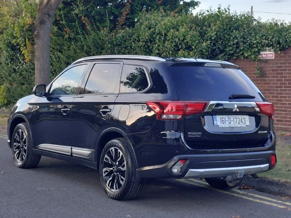 Mitsubishi Outlander *IMMACULATE* 2016 345852088