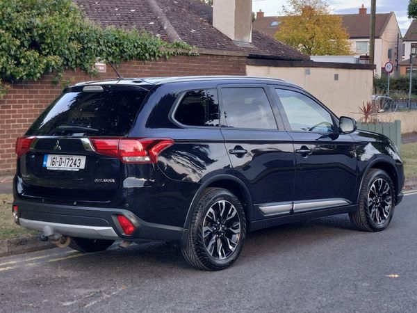 Mitsubishi Outlander *IMMACULATE* 2016 345852081