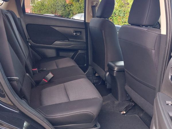 Mitsubishi Outlander *IMMACULATE* 2016 345852092