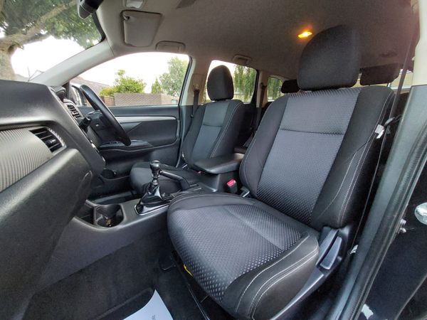 Mitsubishi Outlander *IMMACULATE* 2016 345852100