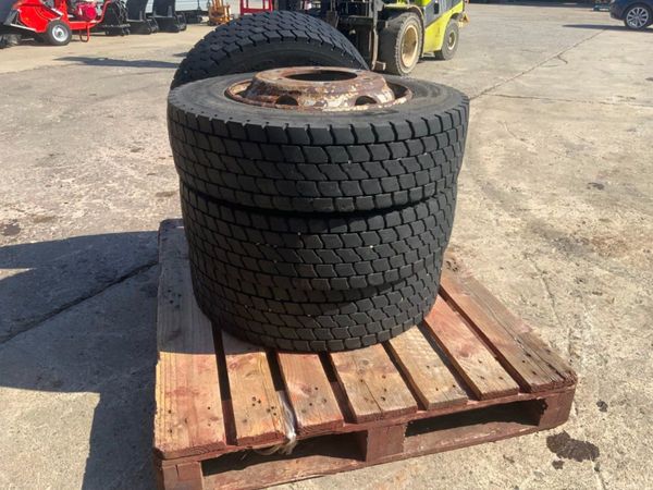 205/75/17.5 KUMHO DRIVE AXLE TYRES. 346415128
