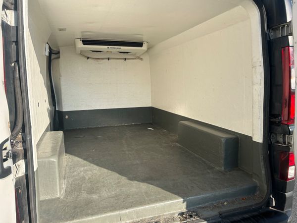 Renault Trafic Fridge Van Tax & Test 346432959