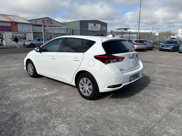 Toyota Auris 2017 346561293