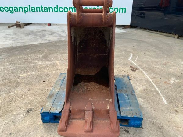 24"  LEMAC DIGGING BUCKET...70mm PINS.......1495A. 346781179