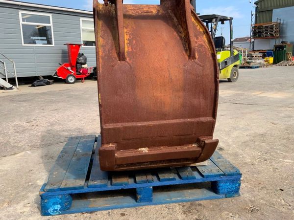 24"  LEMAC DIGGING BUCKET...70mm PINS.......1495A. 346781173