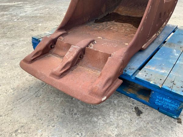 24"  LEMAC DIGGING BUCKET...70mm PINS.......1495A. 346781181