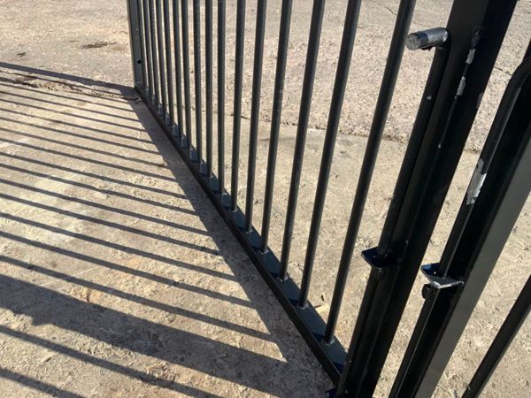 13ft x 77"  BOW TOP ENTRANCE GATES.........1617. 346906803