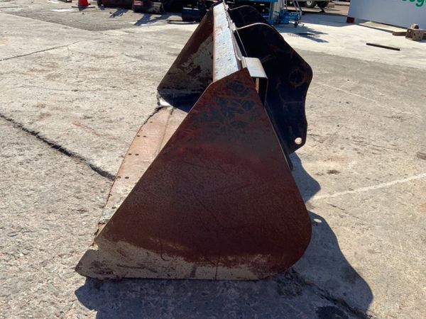 90" STRICKLAND MANITOU LOADER BUCKET....627p. 347216276