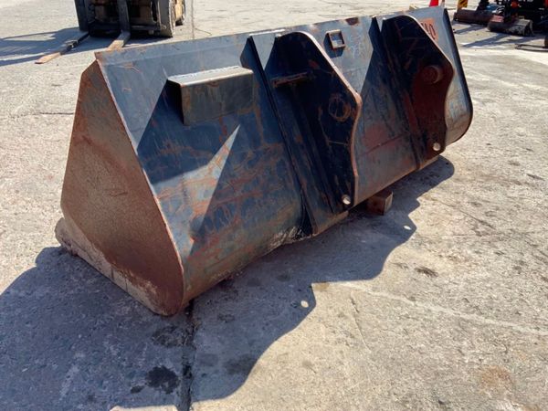 90" STRICKLAND MANITOU LOADER BUCKET....627p. 347216277