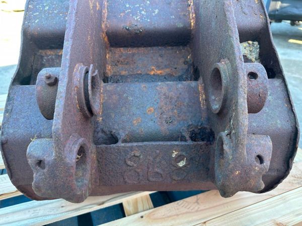 24" DIGGING BUCKET ... 45MM ...3CX ... 1473 347247026