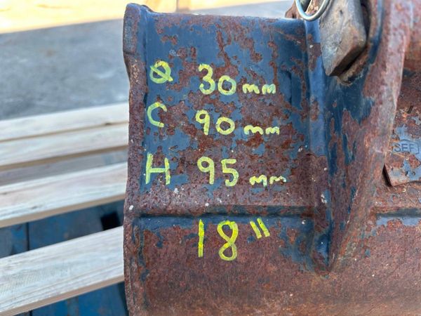 18" RHINOX DIGGING BUCKET ... 30MM ...1491A 347247137