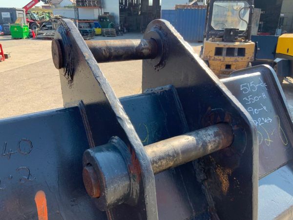 72"  DIGGING BUCKET.........90mm PINS..1521. 347359974