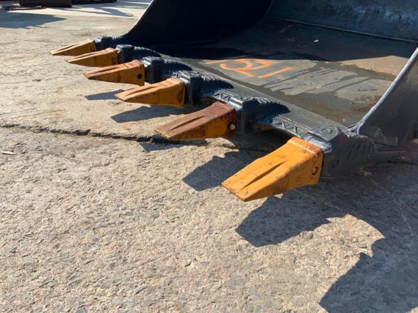 72"  DIGGING BUCKET.........90mm PINS..1521. 347359979
