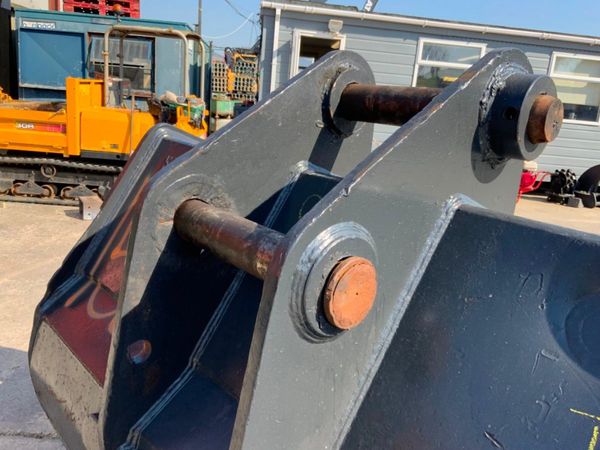 72"  DIGGING BUCKET.........90mm PINS..1521. 347359972