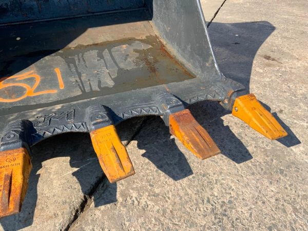 72"  DIGGING BUCKET.........90mm PINS..1521. 347359980
