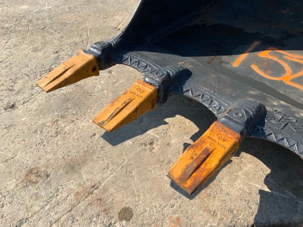 72"  DIGGING BUCKET.........90mm PINS..1521. 347359982
