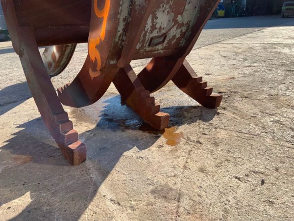 FIVE TYNE MANUAL GRAPPLE.......80mm PINS....1395. 347360163