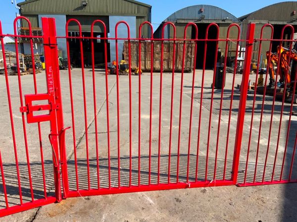 BOW TOP ENTRANCE GATES & SIDE PANELS....1629. 347388516