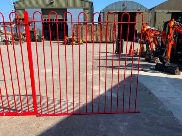 BOW TOP ENTRANCE GATES & SIDE PANELS....1629. 347388521