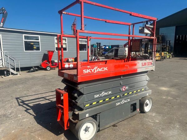 2017 SKYJACK SJ3226 SCISSOR LIFT ....506 347380636