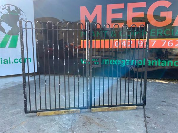 3.0mts GALVANISED/ COATED ENTRANCE GATES..1900 347394359
