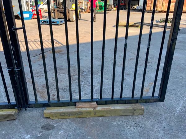 3.0mts GALVANISED/ COATED ENTRANCE GATES..1900 347394367