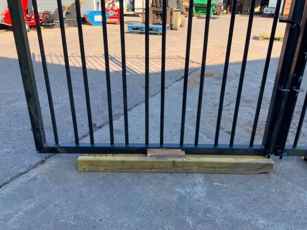 3.0mts GALVANISED/ COATED ENTRANCE GATES..1900 347394368