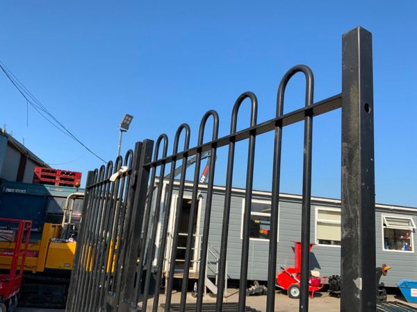 3.0mts x 1950mm BOW TOP ENTRANCE GATES. 347391959