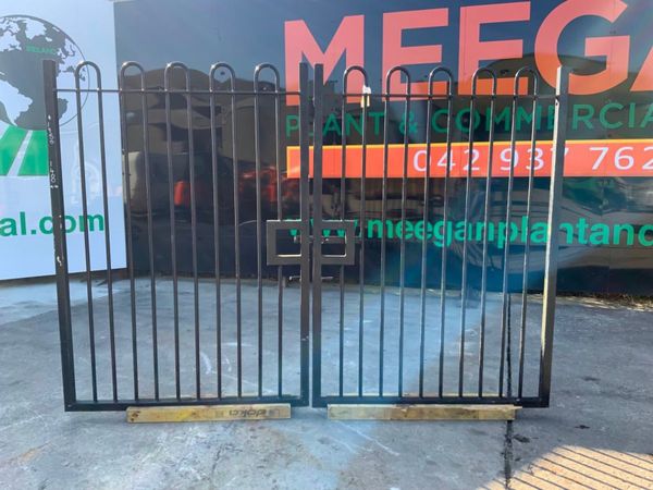 3.0mts x 1950mm BOW TOP ENTRANCE GATES. 347391964